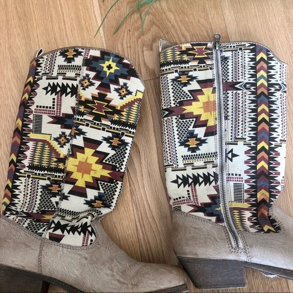 SALE ⬇️ COLOURED AZTEC PATTERN COWBOY BOOTS - 8 - Picture 4 of 8